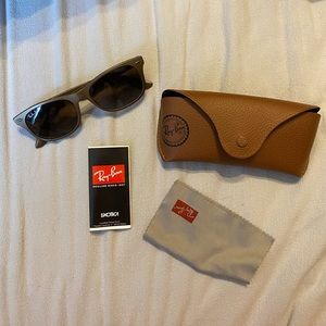 Polarized bronze raybans lightly used